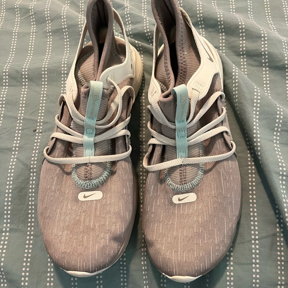 Nike Women's Gray and White Athletic Shoes